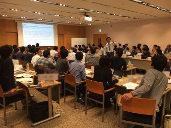 岩澤誠一郎教授の講義の様子