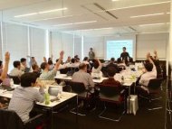 栗本 博行教授の模擬講義の様子