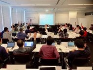 岩澤誠一郎教授の講義の様子