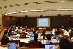 芳賀裕子准教授講義の様子