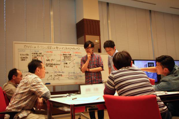 グループディスカッションに取り組む学生たち