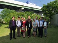 ブラザー本社の前で