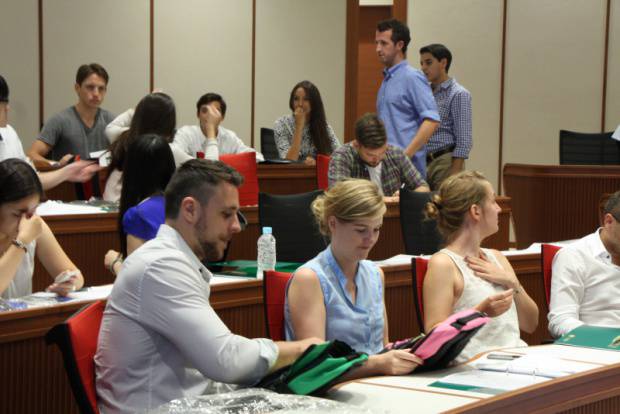 NUCBリュックは学長からのプレゼント