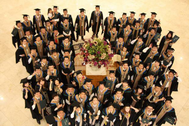 修了生の集合写真