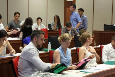 NUCBリュックは学長からのプレゼント