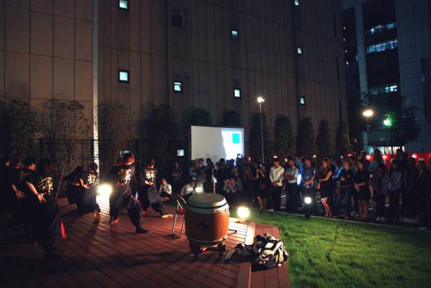 ソーラン節を踊る学部生