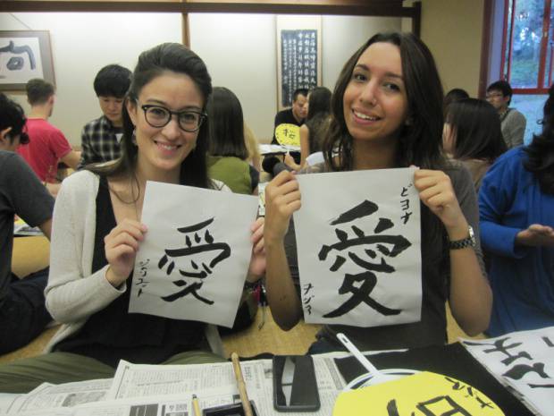 まずは好きな漢字を習字用紙で練習