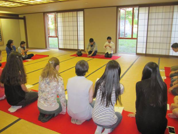 日本茶と和菓子でおもてなし