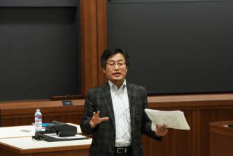 東洋経済新報社記者 浪川攻氏の写真