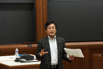 東洋経済新報社記者 浪川攻氏の写真