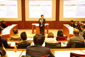 東洋経済新報社記者 浪川攻氏の写真