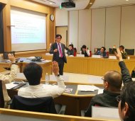 岩澤誠一郎教授の模擬講義の様子