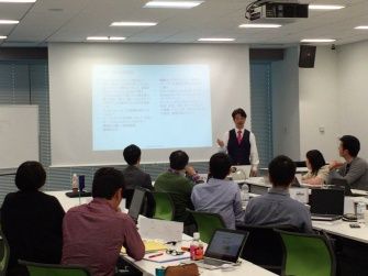 栗本 博行教授の模擬講義の様子