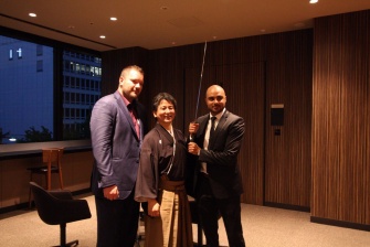 剣舞を披露してくださった学生と１枚