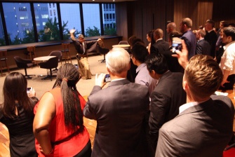 学生による剣舞の披露