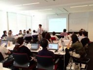 栗本 博行教授の模擬講義の様子