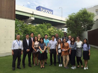 ブラザー工業本部の前でIn front of the Brother's headquaters