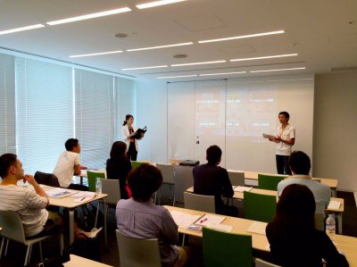 栗本 博行教授の模擬講義の様子