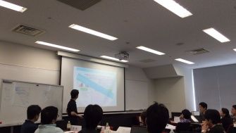 栗本 博行教授の模擬講義の様子