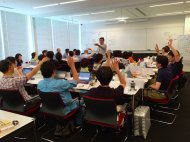 栗本 博行教授の模擬講義の様子