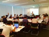 栗本 博行教授の模擬講義の様子