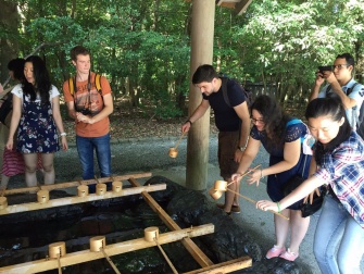 神宮の参拝の仕方を学びました