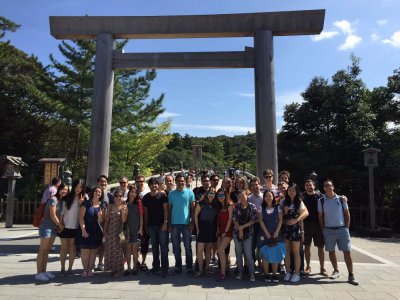 伊勢神宮前にてAt Ise Shinto shrine