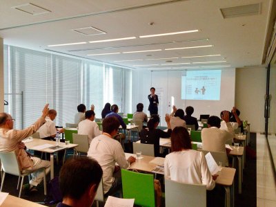 栗本 博行教授の模擬講義の様子