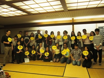 作品とともにみんなでパチリ