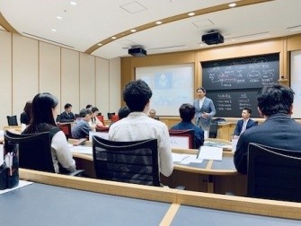 長沢教授による授業風景