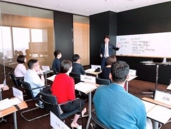 栗本教授による模擬授業風景