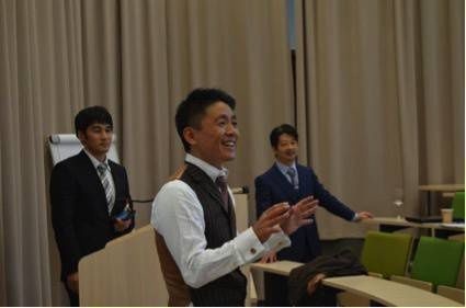 プレゼンテーションを行う加藤さん