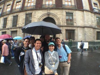 グループの仲間と