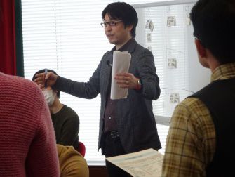 講義を行う小山先生