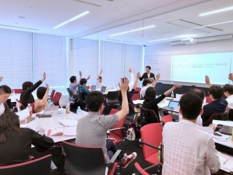 授業風景「ヘルスケアにおけるビジネス分析」田村正興准教授