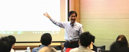 加藤和彦教授の講義の様子