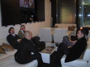 レクサスのラウンジでくつろぐ皆さん