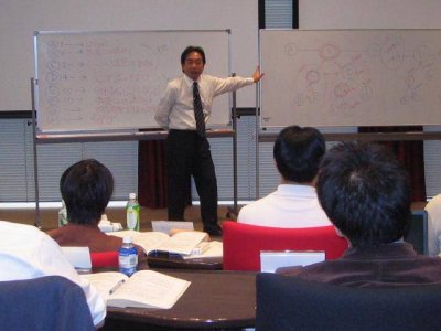 企業研修・コンサルティング等で大活躍の山?康司先生