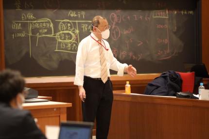 「Business Economics」姉川知史教授