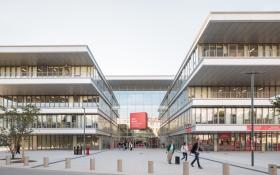 Emlyon Business School